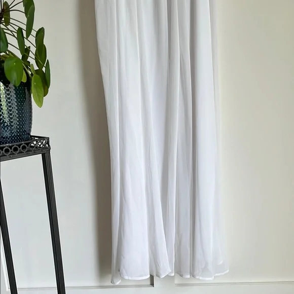 NWT Express White and Black Halter Maxi Dress Size L - Picture 2 of 4